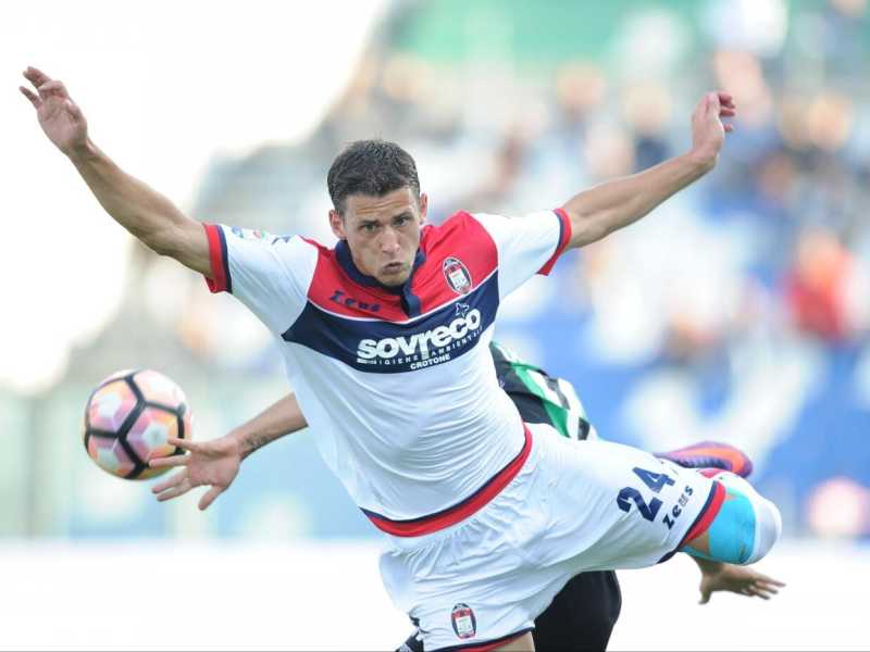 Aleksandar Tonev del Crotone (foto LaPresse)
