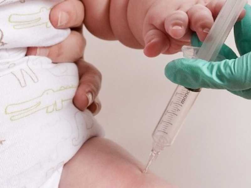 Niente asilo nido per i non vaccinati e l'inflazione dell'Eurozona. Le notizie del giorno, in breve