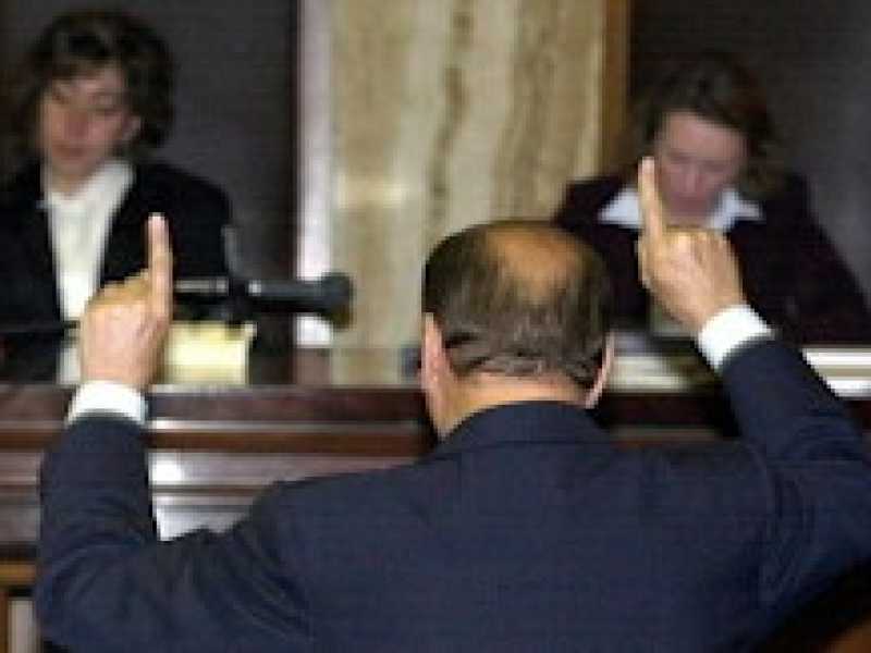 Cavarsela, come ha fatto il Cav., vuol dire tante cose