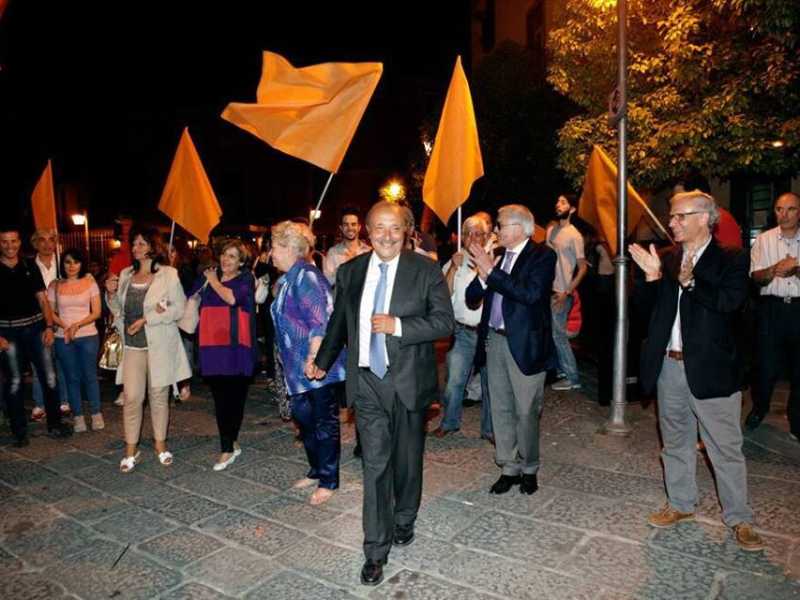 Il sindaco di Pomigliano, Lello Russo