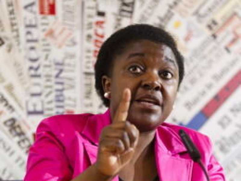 Caso Kyenge, Calderoli non si dimette. Letta a Maroni: “Chiudere al più presto la vicenda”.