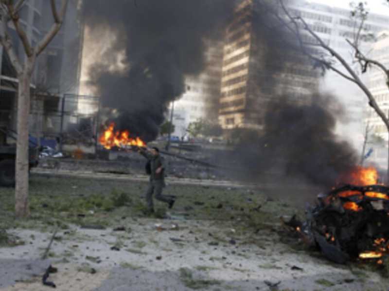 Almeno otto morti per un'autobomba esplosa a Beirut
