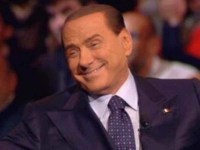 I sermoneggi dei puritanucci ti fanno perdonare sempre Berlusconi