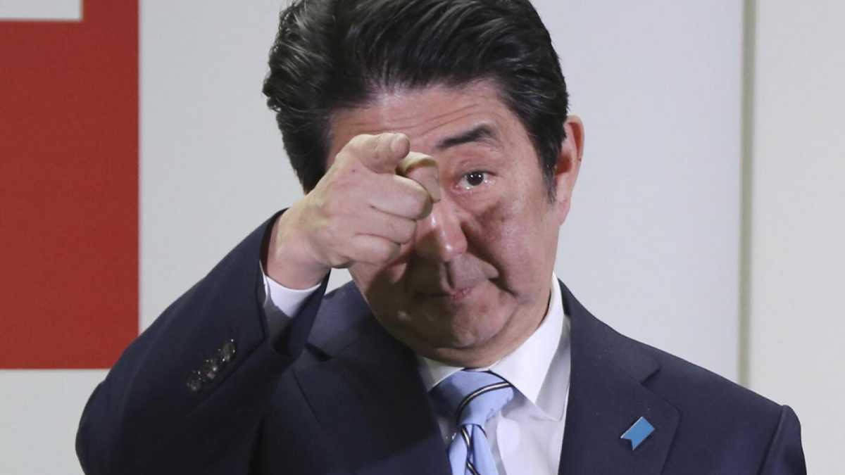 Immagine di Abe dopo il successo elettorale: "Porterò avanti le mie strategie di crescita"