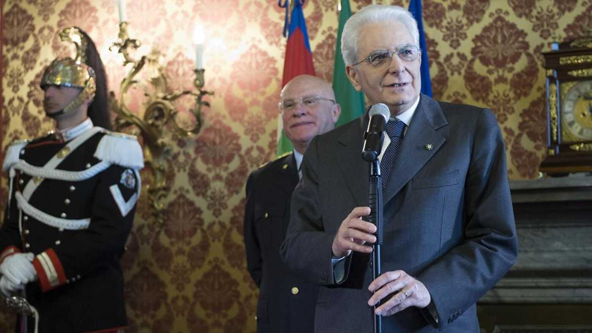 Immagine di Dopo il voto, in Francia arriva Mattarella. E nel Pd c'è la resa dei conti sull'Italicum