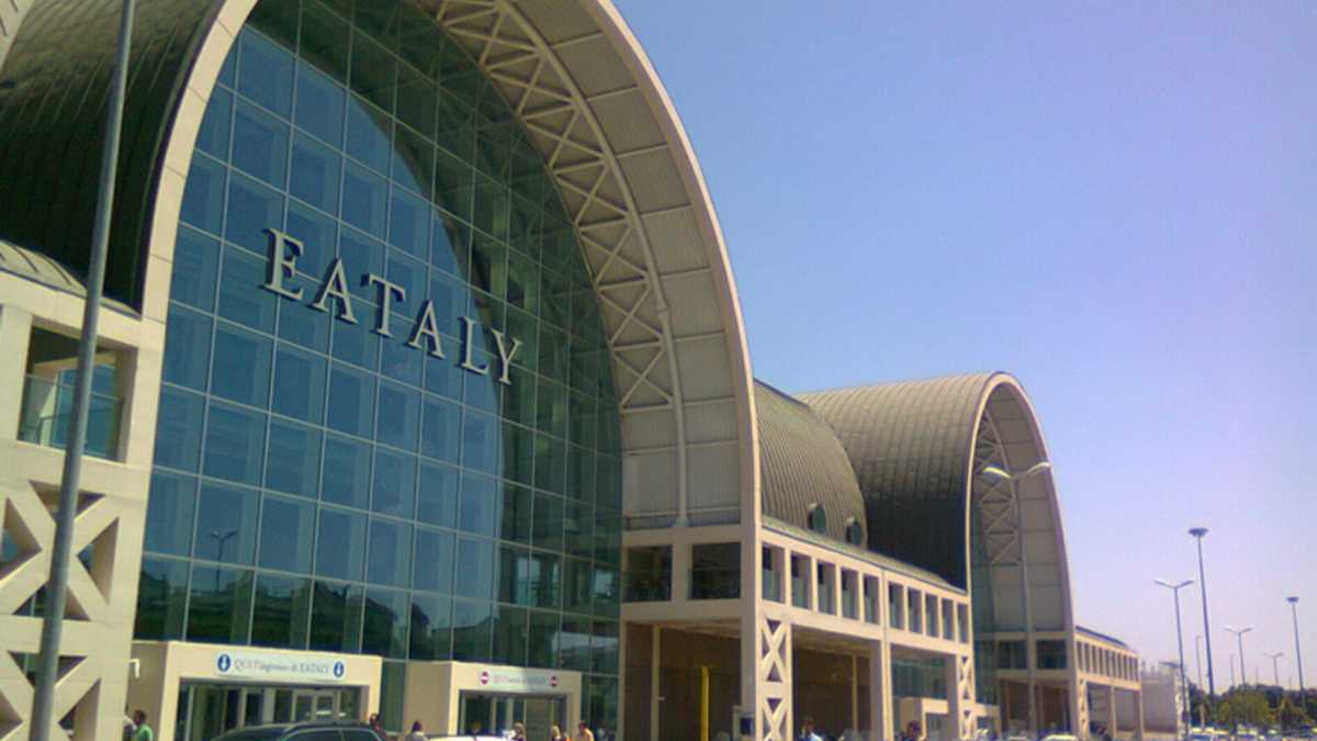 Immagine di Roma: uomo armato di coltello ferisce due persone a Eataly