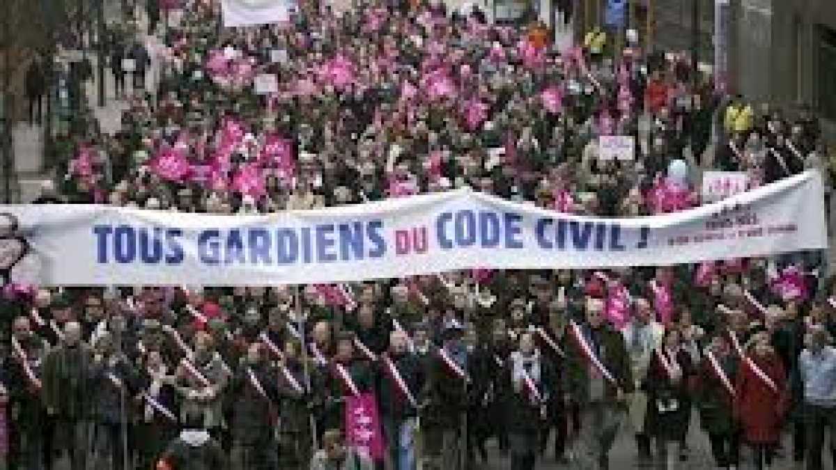 Immagine di Orwell sarebbe fiero della Francia: via “madre” e “padre” dal codice civile