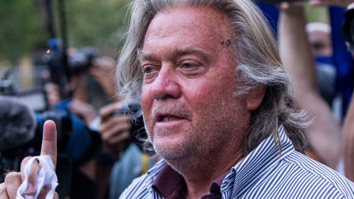 Immagine di Bannon, il prototipo dei falsi leader religiosi di una fede che però esiste davvero