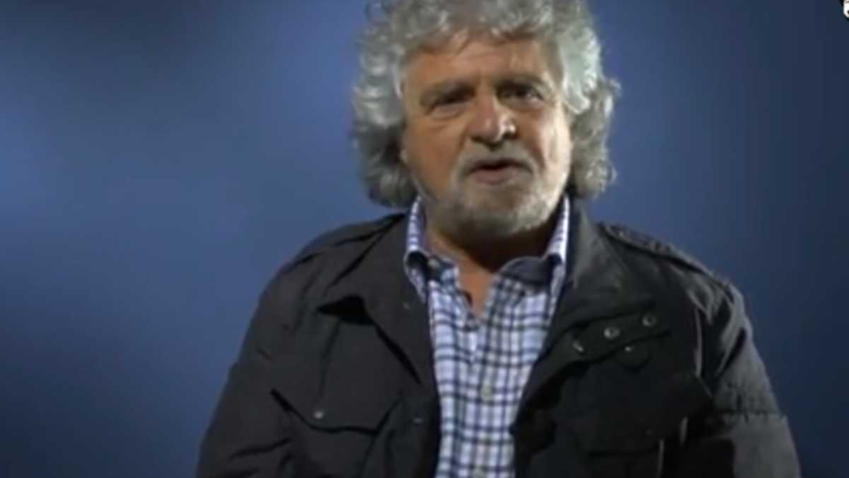 Immagine di Grillo senza argomenti la butta sul ridere: #vinconoloro