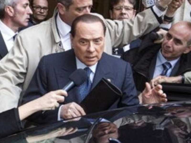 Prove d’intesa sul Quirinale tra Pd e Pdl. Bersani offre una rosa, il Cav. altri petali