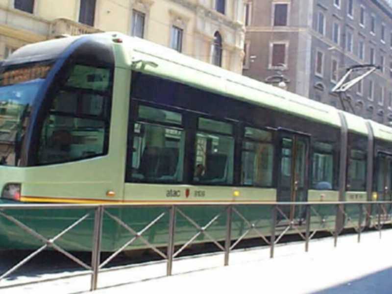 Dal 6 aprile anche gli stranieri potranno guidare il tram