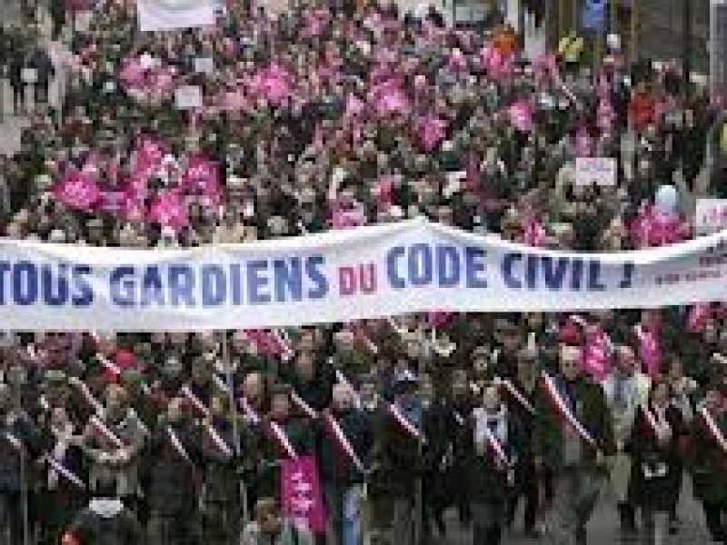 Orwell sarebbe fiero della Francia: via “madre” e “padre” dal codice civile