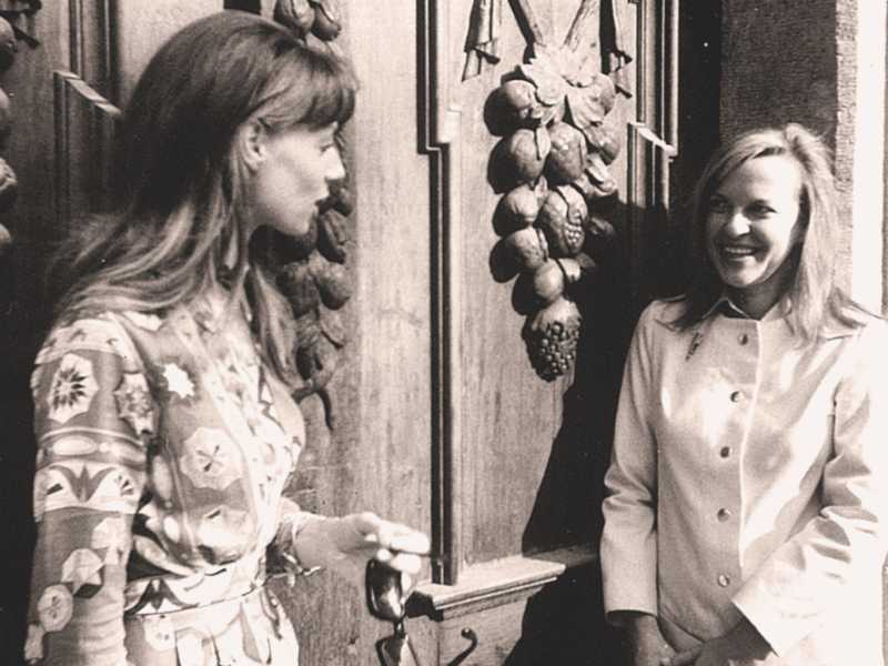 Fleur Jaeggy (a sinistra) con Ingeborg Bachmann nella Ungargasse, a Vienna, nel 1970