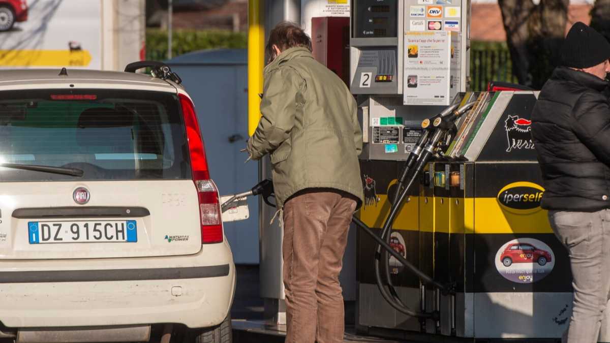 Immagine di Perché aumentare l'accisa sul gasolio non servirà a ridurre le emissioni