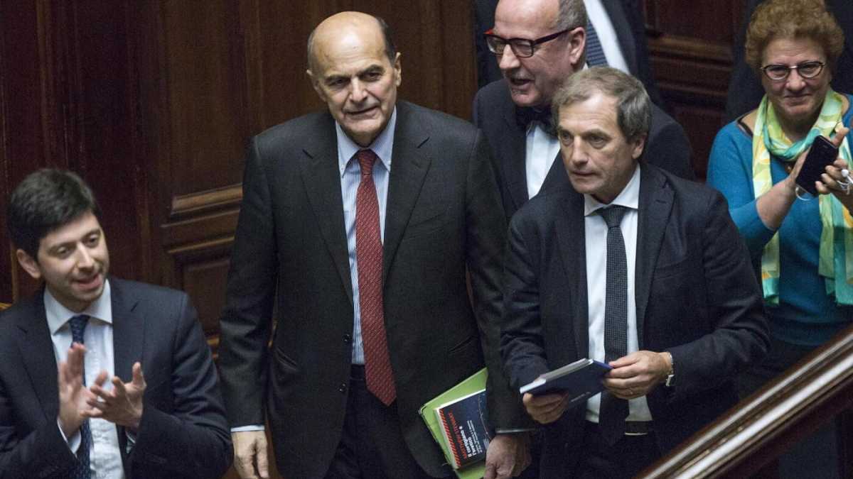 Immagine di Bersani attacca Renzi sul tfr: "Quei soldi sono dei lavoratori. Deve parlare con loro"