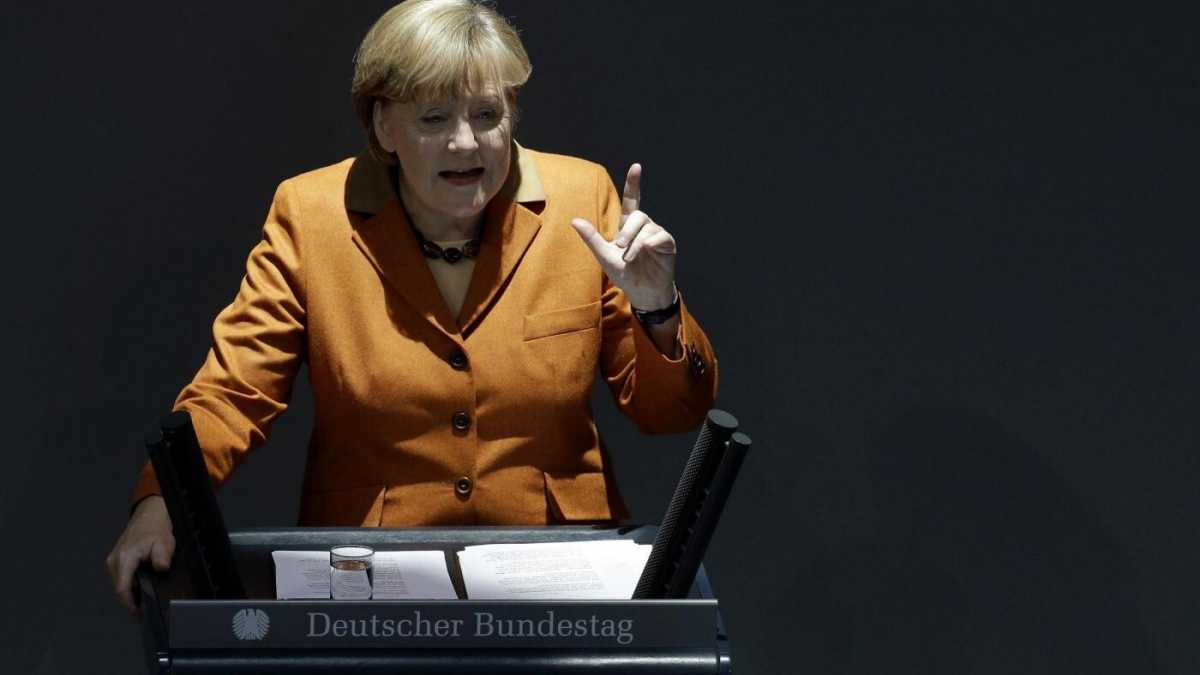Immagine di Merkel: "L'Europa deve poter intervenire nei bilanci nazionali"