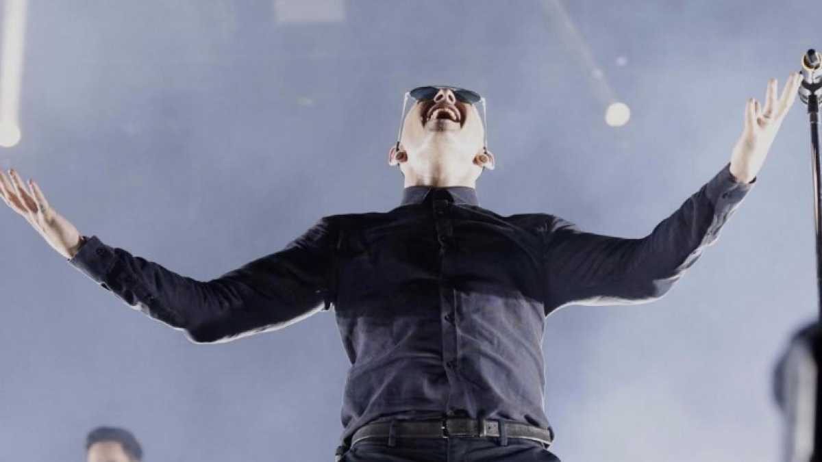 Immagine di Chester Bennington, il cantante dei Linkin Park, è morto suicida