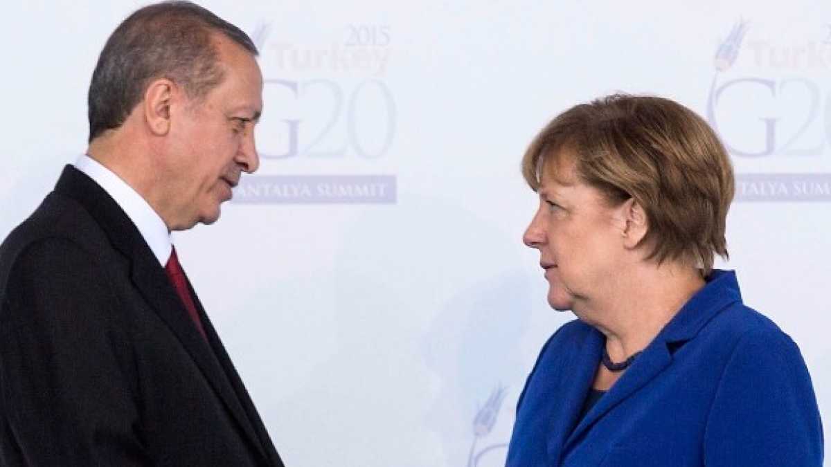 Immagine di Il mandato di arresto per Giancarlo Tulliani e Merkel che vieta i comizi pro Erdogan. Le notizie del giorno, in breve