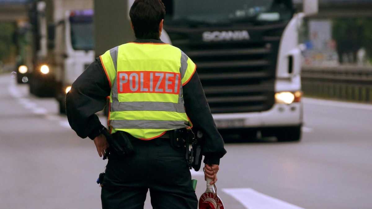 Immagine di Addio Schengen, i rischi di volare in Asia e Porta a Porta. Di cosa parlare stasera a cena