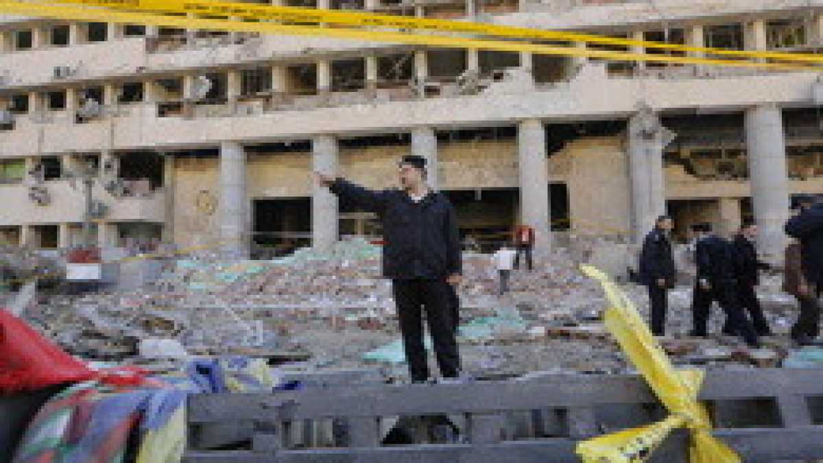 Immagine di I bombaroli qaidisti si confondono con la piazza in rivolta. Al Sisi ringrazia