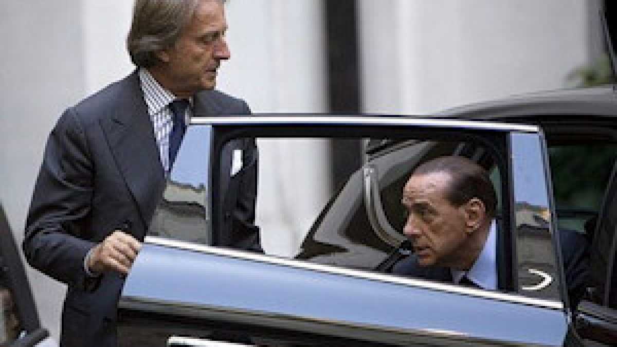 Immagine di Il Cav. impaziente prepara il nuovo predellino e si rivede con LCdM