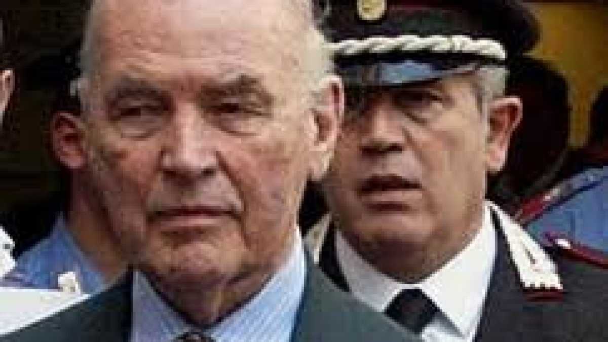 Immagine di Casellario d'opinioni di strada sul caso Priebke