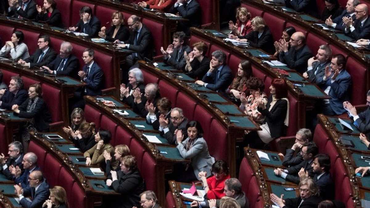 Immagine di I parlamentari fissano il loro stipendio: 5.500 euro al mese