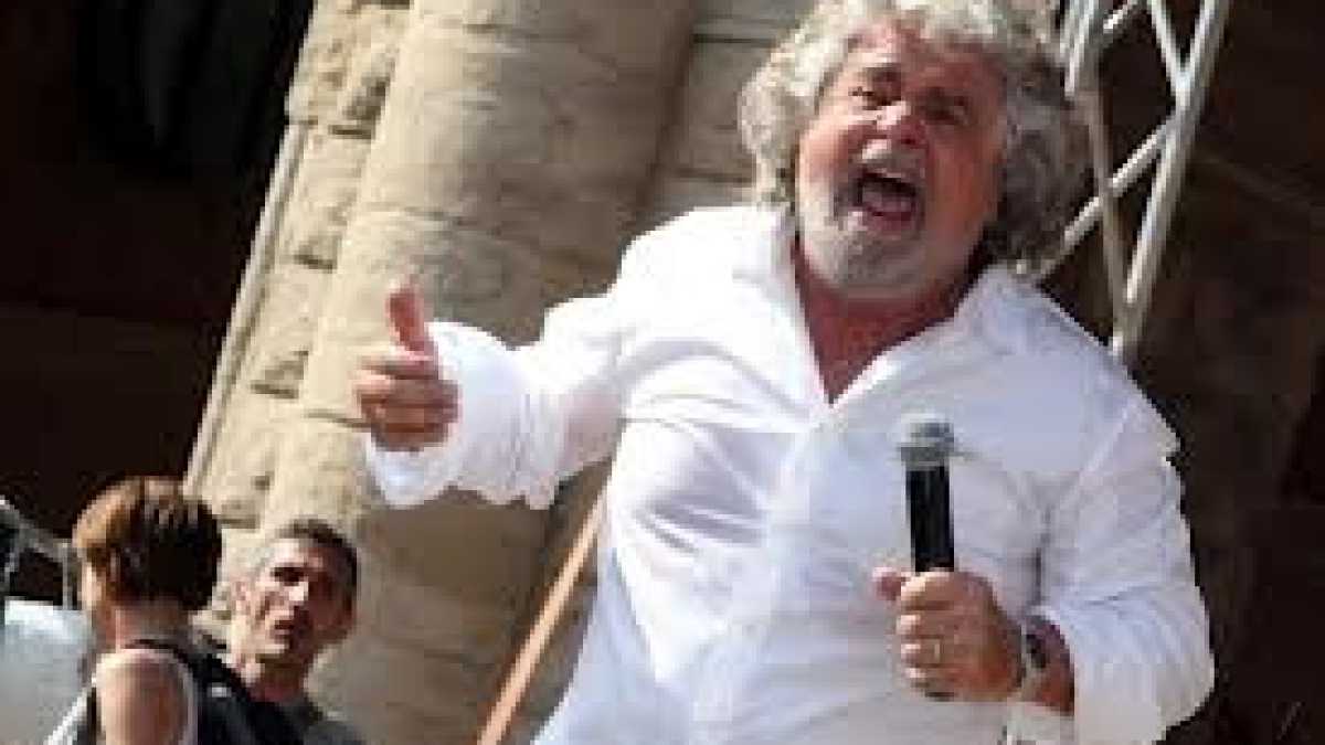 Immagine di Grillo e Casaleggio sconfessano il M5s: "No all'abolizione del reato di clandestinità"