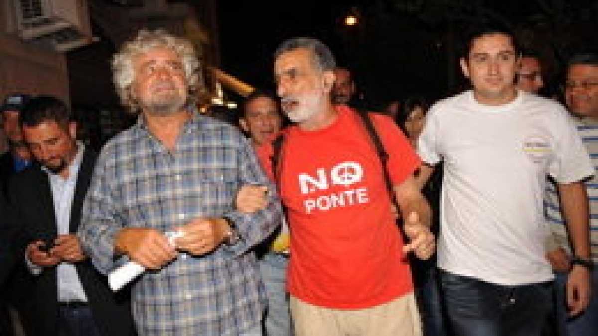 Immagine di Grillo surreale in Sicilia