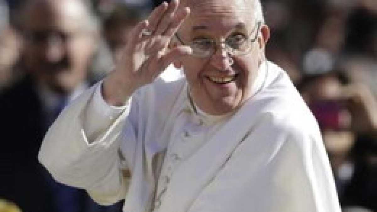 Immagine di Anomalia e bellezza del Papa con il megafono più grande di sempre