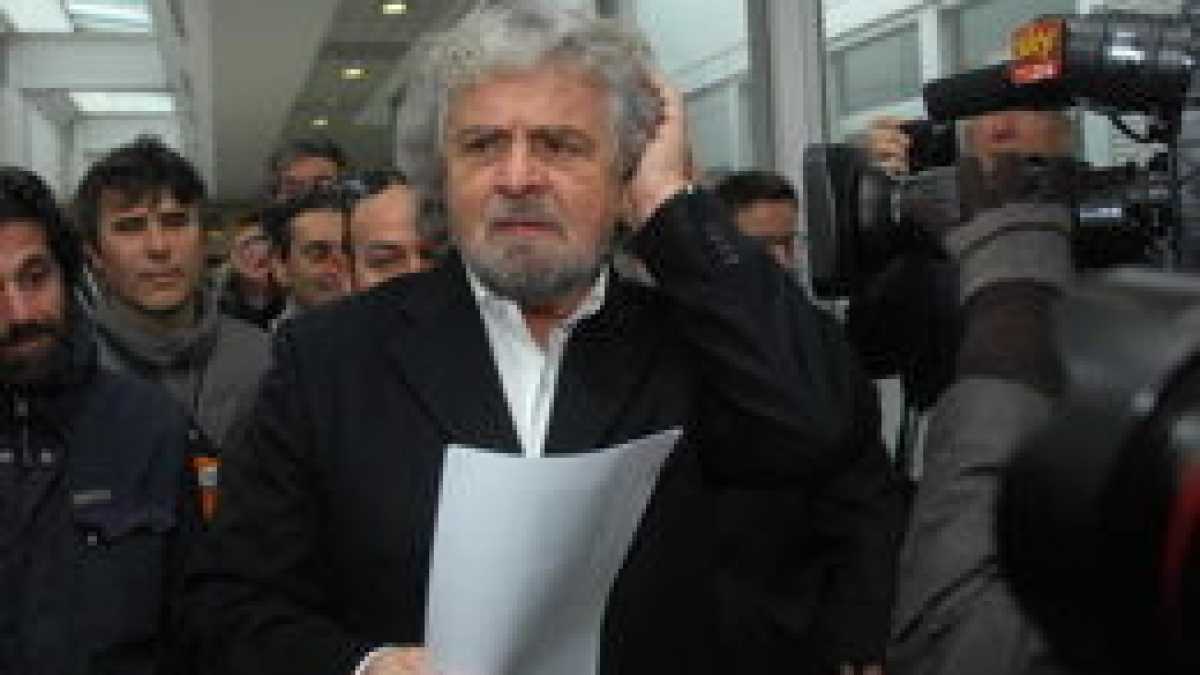 Immagine di Grillo contro Ingroia, e Casaleggio-Axelrod a sognare Piazza del Popolo
