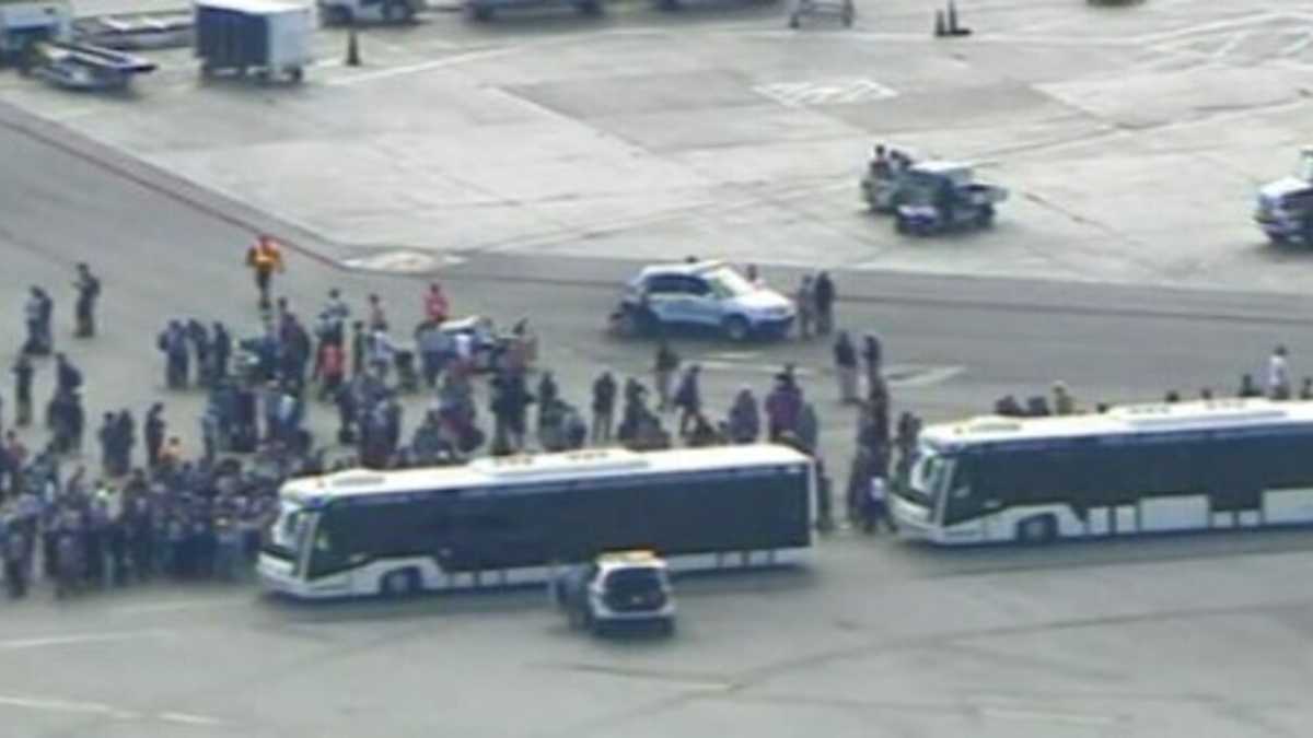 Immagine di Record di migranti in Italia nel 2016 e l'attacco all'aeroporto in Florida. Le notizie del giorno, in breve