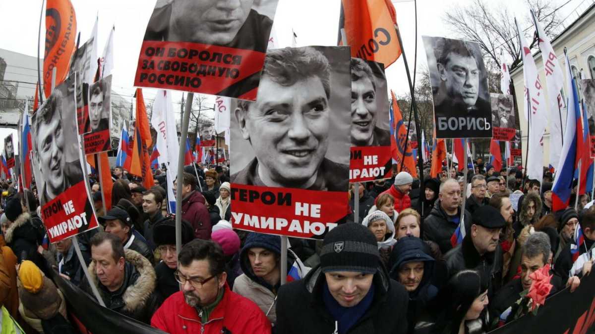 Immagine di La propaganda dello Stato islamico, Renzi e gli oppositori di Putin. Di che cosa parlare stasera a cena