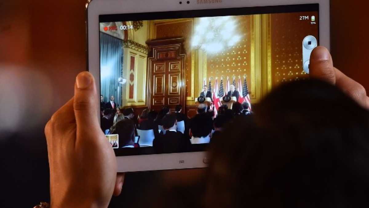 Immagine di L'Italia non vieta i tablet sui voli e il deputato russo ucciso a Kiev. Le notizie del giorno, in breve