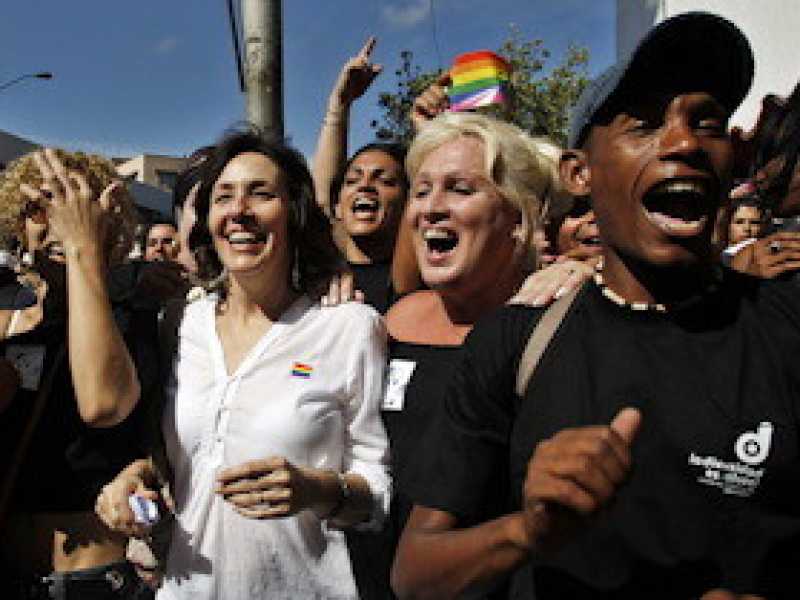 Com’è che a Cuba arriverà prima il matrimonio gay che la libertà