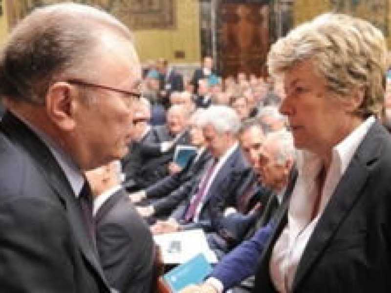 Mirino sui sindacati