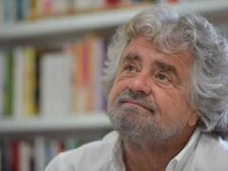 Grillo stuzzica il Quirinale, i suoi litigano a Ponte Milvio