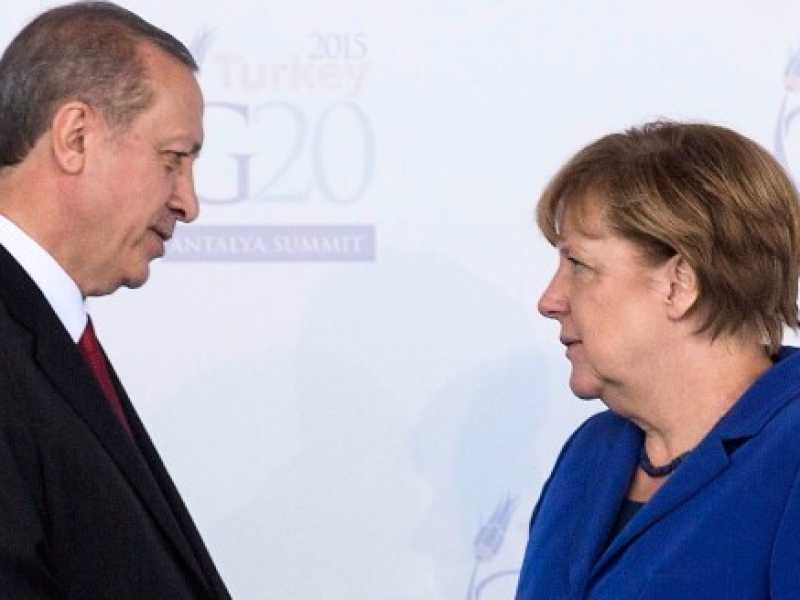 Erdogan e Angela Merkel (foto LaPresse)