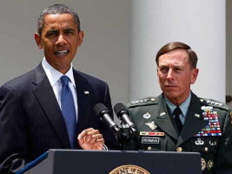 Dopo Hillary, Obama perde anche Petraeus (per corna). Primi guai