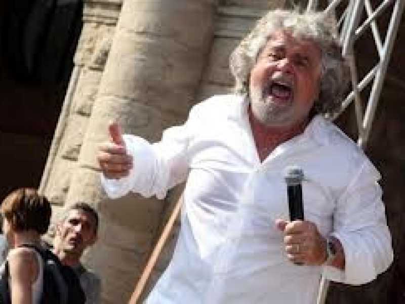 Grillo e Casaleggio sconfessano il M5s: "No all'abolizione del reato di clandestinità"