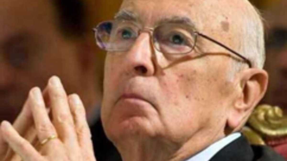 Immagine di Napolitano, la nota e la lotta delle due sinistre di fronte al partito Quirinale