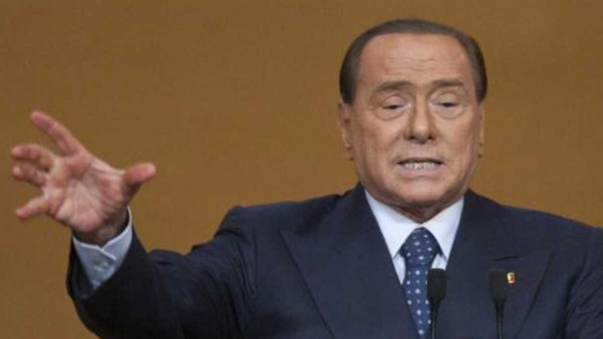 Immagine di Berlusconi e il giorno degli sciacalli