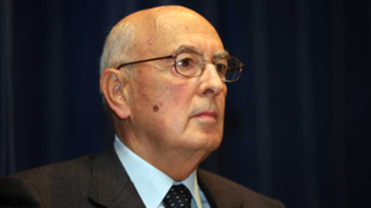 Immagine di Napolitano: "Il governo vada avanti, ma delle sentenze bisogna prendere atto"