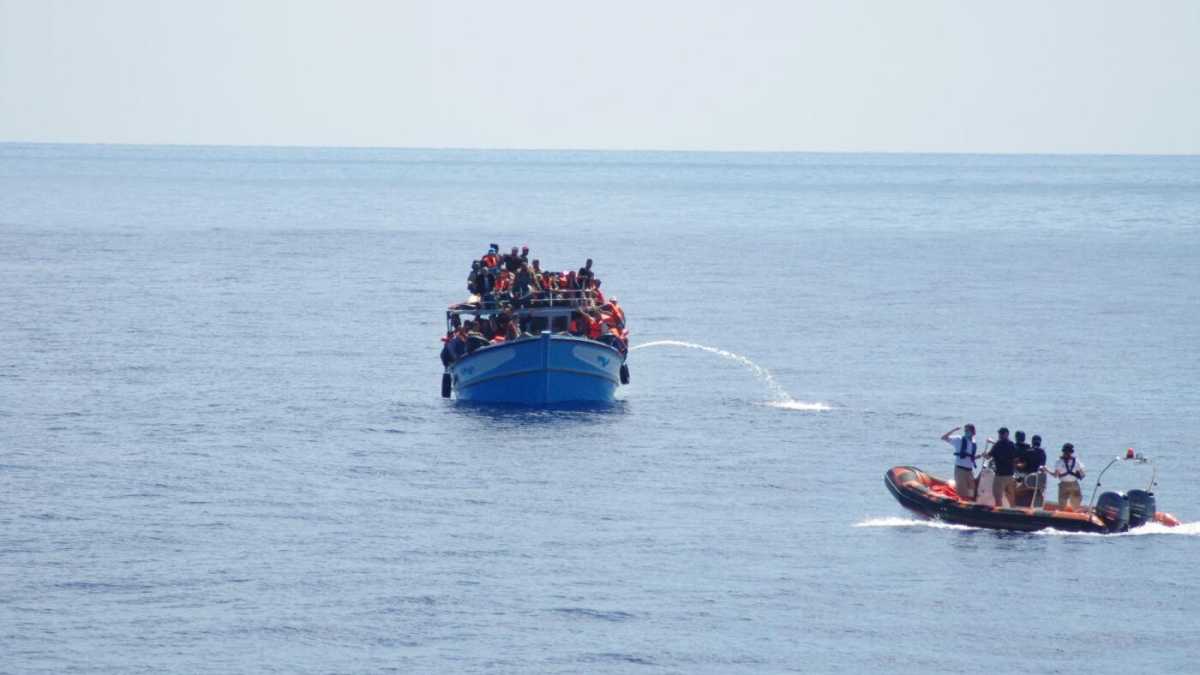 Immagine di L'Ue che non c'è, il business dei migranti e Tea Falco. Di cosa parlare stasera a cena