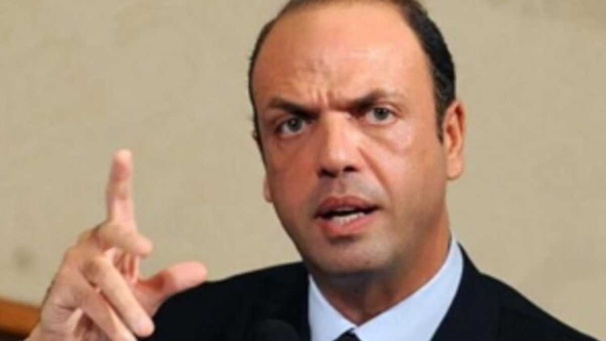 Immagine di Alfano: "La vita del governo Letta dipende da noi"