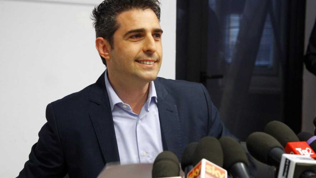 Immagine di L'archiviazione per Pizzarotti e le imprese al fianco di Apple. Le notizie del giorno, in breve