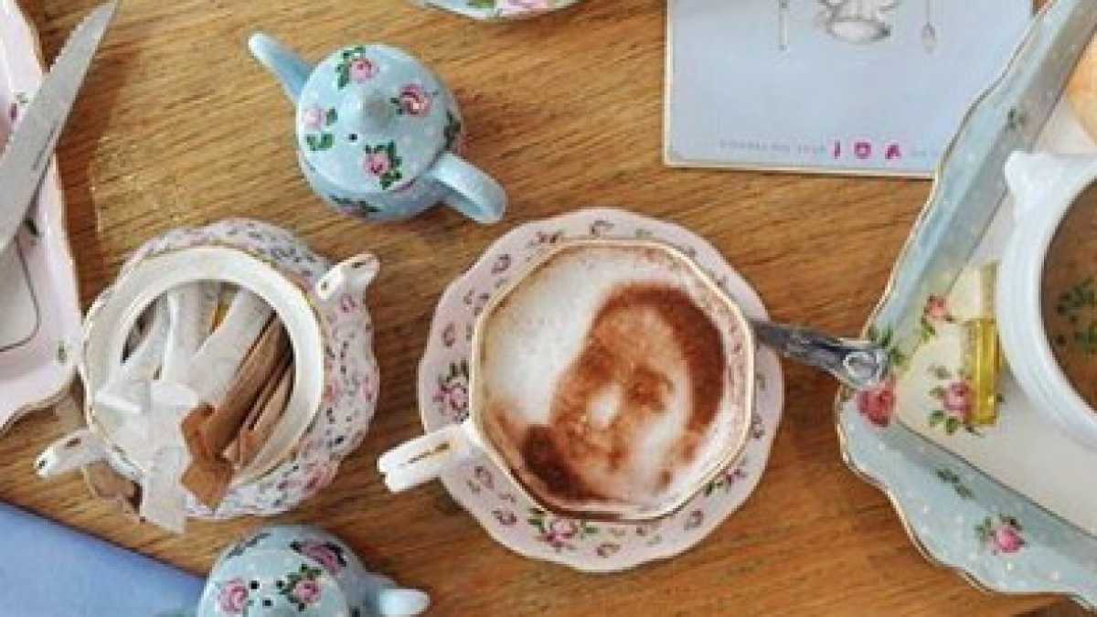 Immagine di Il selfieccino ultima frontiere del cannibalismo di noi stessi