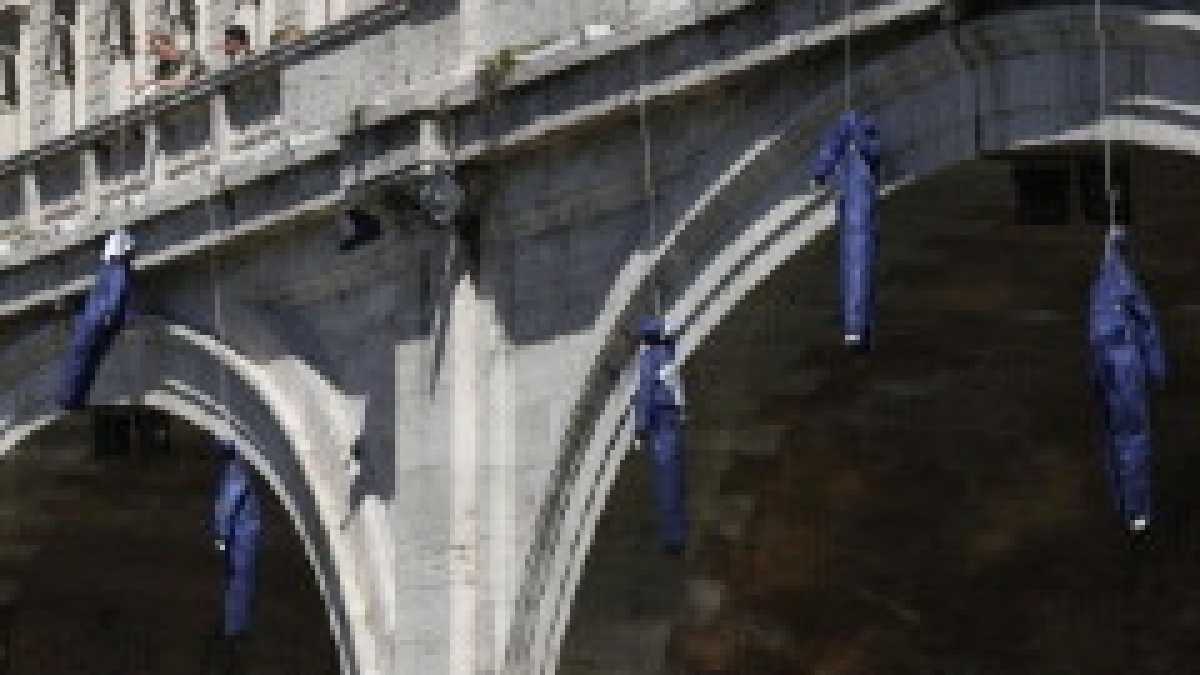 Immagine di Proteste e epidemia di suicidi, Equitalia non ci sta
