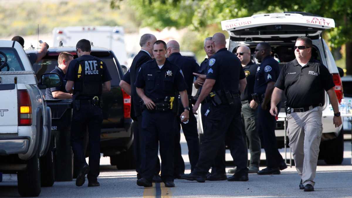 Immagine di San Bernardino, un uomo uccide la moglie maestra in una scuola e poi si suicida
