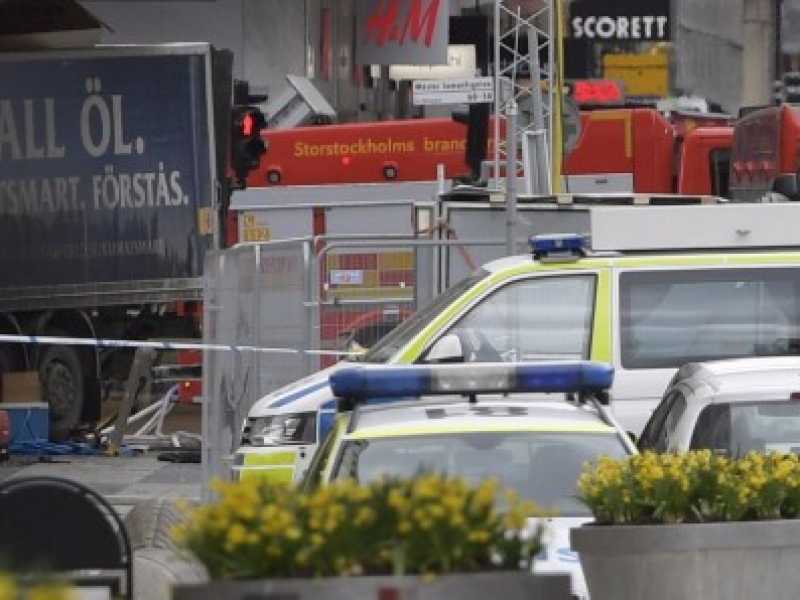 Il camion usato per l'attentato (foto LaPresse)